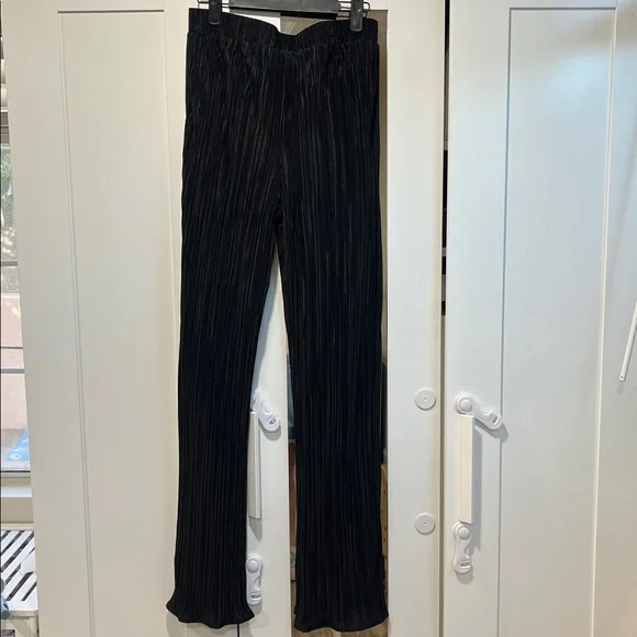 Dressed in Lala Long Sleeve Plissé Set in Black - Picture 8 of 8